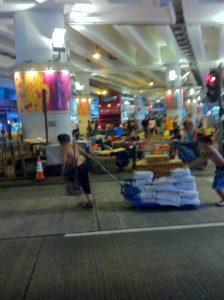 香港市街地にて